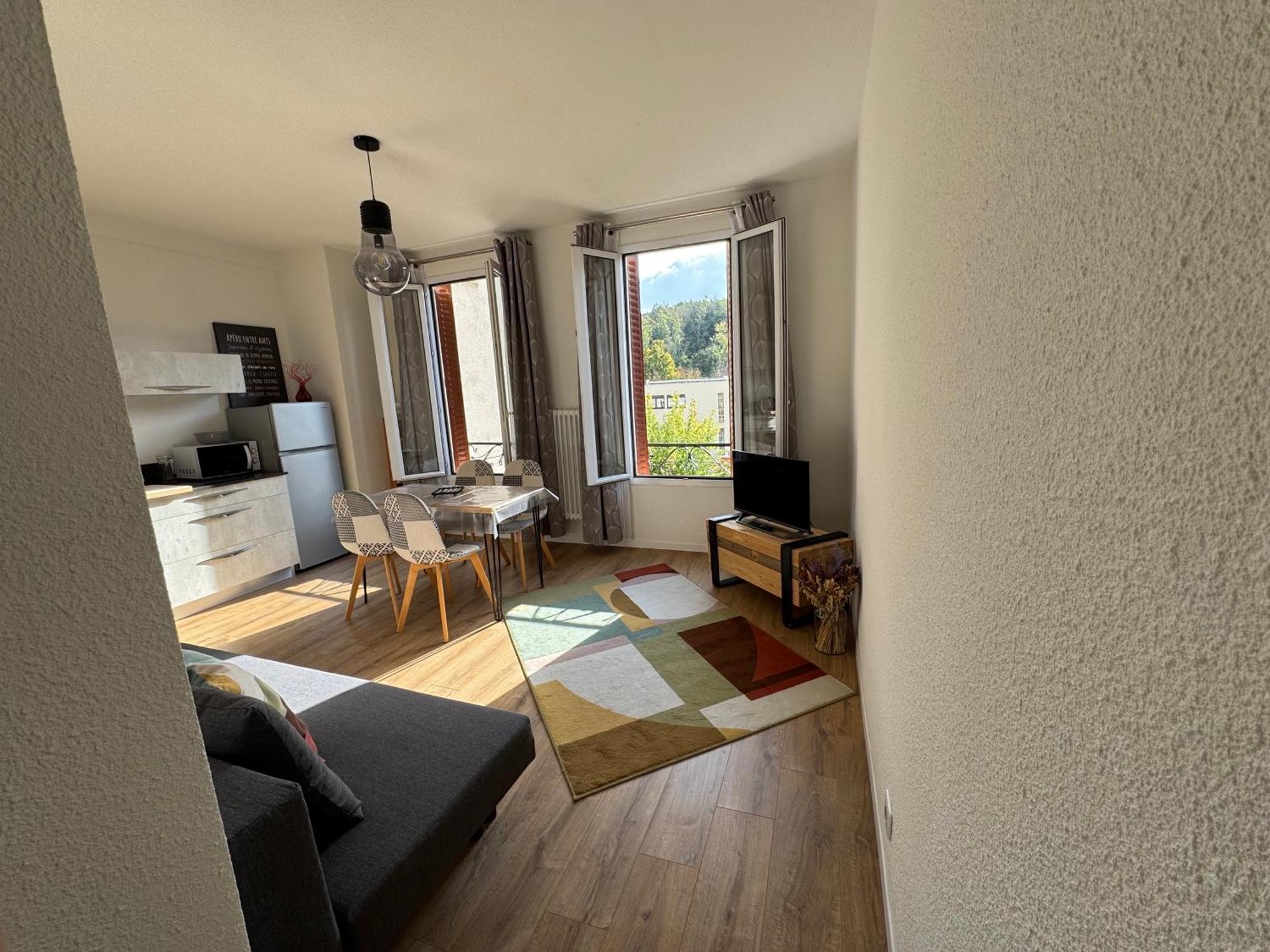 Appartement Le Madargue Idealement Place Châtel-Guyon Εξωτερικό φωτογραφία